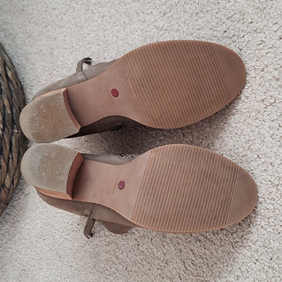 Blonde Waterproof Boots - Picture 5 of 9